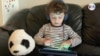 Patallas digitales, escape para niños en la pandemia
