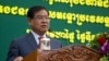 រូបឯកសារ៖ លោក​ស​ ខេង រដ្ឋមន្រ្តី​នៃ​ក្រសួង​មហាផ្ទៃ​ ថ្លែង​ទៅមន្រ្តី​ប៉ូលិស​និង​អភិបាល​នានា​ក្នុង​ការ​ប្រជុំ​នៃ​របាយការណ៍​បូកសរុបចំនួន​​ជន​​​អន្តោប្រវេសន៍​នៅ​ថ្ងៃ​សុក្រ​ ទី​១៩ សីហា ឆ្នាំ​២០១៦ នៅ​រាជធានី ភ្នំពេញ។​(ឡេង ឡែន/VOA)