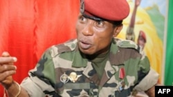 Le capitaine Moussa Dadis Camara, le 30 septembre 2009, à Conakry. (VOA/archives)