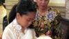 Demonstrasi membatik dengan canting sebagai bagian dari pameran Indonesian Batik: World Heritage di KBRI, Washington, Senin (11/7).
