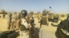 La Fama patrouille dans le cercle d'Ansongo, région de Gao, au Mali, le 13 mars 2017. (VOA/Kassim Traoré)