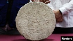 Mexican archaeologists discover Mayan ball game scoreboard
