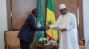 Le président Macky Sall et le Premier ministre Dionne, à Dakar, le 8 avril 2019. (VOA/Seydina Aba Gueye)
