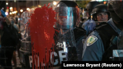 Manifestantes se reunieron en St. Louis, Missouri después que un juez absolvió de culpa a un policía acusado de matar a un hombre negro en 2011.