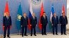 O'zbekiston Prezidenti Islom Karimov (o'ngdan ikkinchi) Xitoy, Rossiya hamda Markaziy Osiyoning boshqa davlatlari rahbarlari bilan, Toshkent, 24-iyun, 2016-yil.
