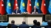 Qozog'iston Prezidenti Nursulton Nazarboyev (chapda) Turkiya rahbari Rajab Toyib Erdog'an bilan, Anqara, Turkiya