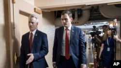 國會共和黨聯邦眾議員邁克·加拉格爾（Mike Gallagher）在國會參加聽證（2018年6月21日）。