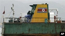 2006년 불법 거래로 홍콩항에서 억류된 북한 선박.