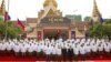 រូបឯកសារ៖ តំណាងរាស្រ្តរបស់គណបក្សប្រជាជនកម្ពុជា ទាំង១២៥រូប ថតរូបអនុស្សាវរីយ៍ជាមួយ ព្រះមហាក្សត្រ ព្រះករុណា ព្រះបាទ នរោត្តម សីហមុនី នៅ ក្នុងសម័យប្រជុំពេញអង្គលើកទី១ នីតិកាលទី៦ នៅព្រឹកថ្ងៃពុធទី០៥ កញ្ញា ឆ្នាំ ២០១៨។ (ទុំ ម្លិះ/VOA)