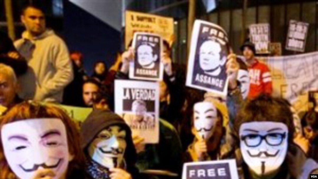 Partidarios de Assange realizaron una manifestación frente a la corte en Londres.