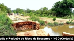 Ponte destruída em Liupo, Nampula