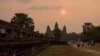 រូបឯកសារ៖ ថ្ងៃ​រះ​ពី​លើ​ប្រាសាទ​អង្គរវត្ត ដែល​ជា​ប្រាសាទ​​បុរាណ​ដ៏​ល្បីល្បាញ​មួយ​របស់​កម្ពុជា​​។ ថតនៅ​​​ថ្ងៃ​សៅរ៍​ទី​២១ ខែ​មីនា ឆ្នាំ​២០១៥។ ​(នៅ ពៅលក្ខិណា/VOA)