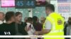 Des touristes britanniques retenus "en otage"