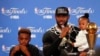 NBA - Cleveland et LeBron James frappent fort d'entrée