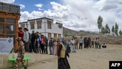 ལ་དྭགས་པ་ཚོས་འོས་ཤོག་འཕངས་ནས་མངའ་སྡེའི་ཐོབ་ཐང་རྩོད་ལེན།