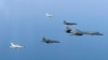 지난 3월 미국 공군 전략폭격기 B-1B가 한반도 상공에서 한국 공군 F-15K 2대, KF-16 2대와 함께 비행하고 있다.