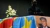 Un béret déposé sur le cercueil d'Etienne Tshisekedi lors d'une cérémonie à Bruxelles, en Belgique, le 5 février 2017. 