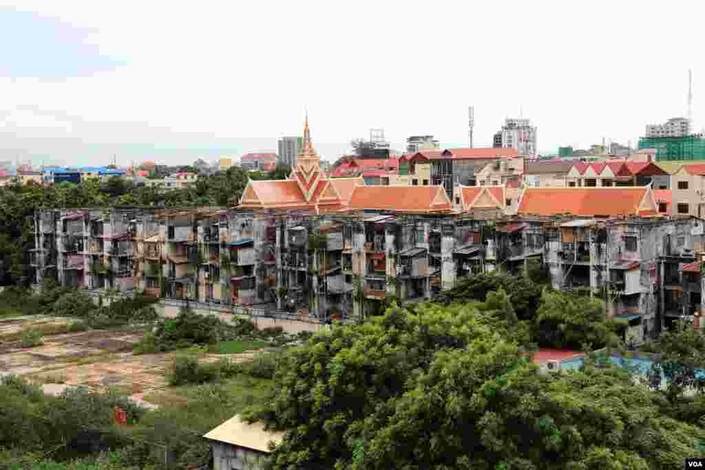 រូបឯកសារ៖ អគារប៊ូលឌិញមើលពីផ្នែកខាងក្រោយកាលពីថ្ងៃសុក្រទី៥ ខែកញ្ញា ឆ្នាំ២០១៤។ (នូវ ពៅលក្ខិណា/VOA)