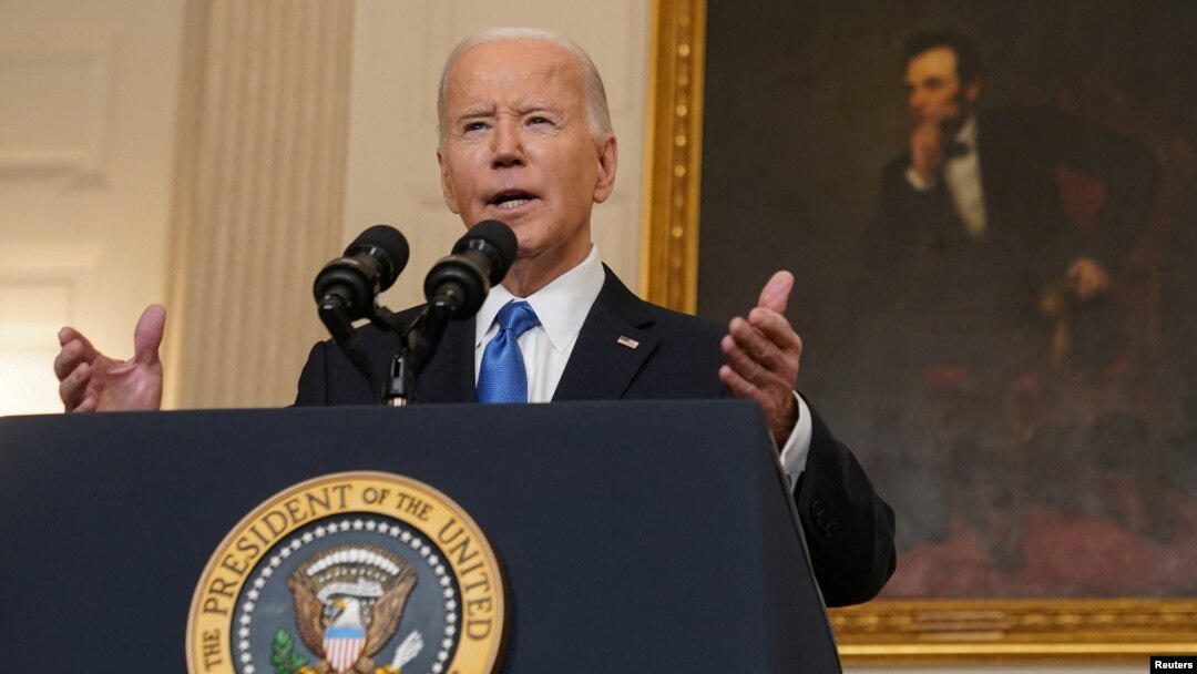 El presidente estadounidense Joe Biden habla sobre el paquete de ayuda para Ucrania, desde el Comedor Estatal de la Casa Blanca en Washington, D.C., EEUU, el 13 de febrero de 2024.