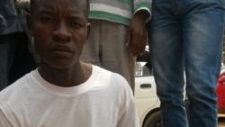 Policia lança cães contra manifestantes em Luanda - 2:41