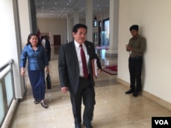 Yem Ponhearith, spokesman for the Cambodia National Rescue Party (CNRP) attended the meeting of the permanent committee of the parliament held on September 28, 2016. (Hul Reaksmey/VOA Khmer)