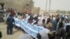 Manifestation contre les autorités intérimaires à Bamako, le 19 février 2017. (VOA/Kassim Traoré)