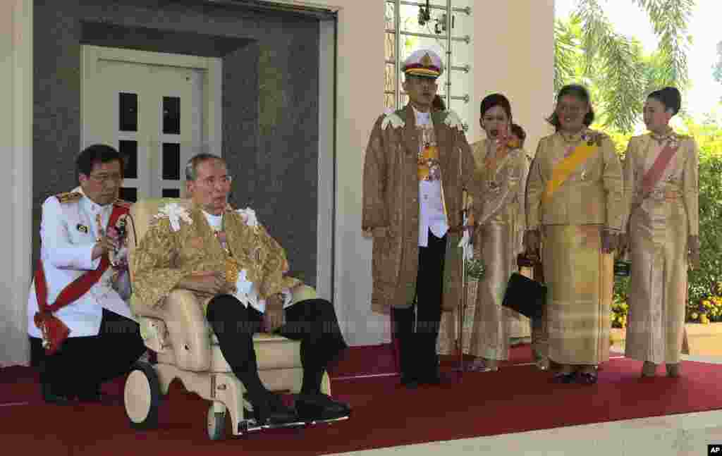Thai King Bhumibol Adulyadej, along with his family, arrive at Klai Kangwon Palace before a ceremony in celebration of the king's 86th birthday in Prachuap Khiri Khan province, Dec. 5, 2013.