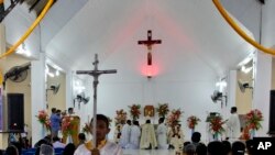 Igreja Católica tem afastado padres que se envolvem em política