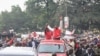 Rais Uhuru Kenyatta awahutubia wafuasi wake Jumatatu kabla ya kwelekea KICC kuwasilisha makaratasi yake ya kuwania urais kwa mhula wa pili.