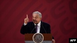 El presidente de México, Andrés Manuel López Obrador, dijo que el salario mínimo en la franja norte de los municipios aumentaría a 177 pesos (unos 9 dólares).