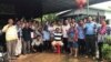 រូបឯកសារ៖ អតីត​មន្រ្តី​គណបក្ស​សង្រ្គោះជាតិ​ថត​រូប​ជុំគ្នា​កាល​ពី​ថ្ងៃ​ទី​១៩ ខែកកក្កដា ដើម្បី​បង្ហាញ​«ម្រាមដៃស្អាត»​មិន​ចូលរួម​ការ​បោះឆ្នោត​។ (រូបថតពីហ្វេសប៊ុក​លោក ជា ជីវ)