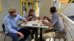 Клієнти віддають перевагу столикам на вулиці