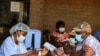 Mumwe murume achibayiwa nhomba yeCovid-19 kuWilkins Hospital mu Harare,REUTERS/Philimon Bulawayo/File Photo