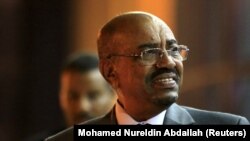 Le président du Soudan, Omar al-Bashir, à l'aéroport de Khartoum le 15 septembre 2015. REUTERS/Mohamed Nureldin Abdallah