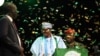 Le président nigérian Muhammadu Buhari est célébré alors qu'il est nommé candidat à la présidence du APC (Congrès progressiste) nigérian au pouvoir à Abuja le 6 octobre 2018.