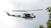 Un hélicoptère militaire lors d'une mission de récupération dans la ville de Solio, près de Nakuru, au Kenya, le 10 mai 2018.