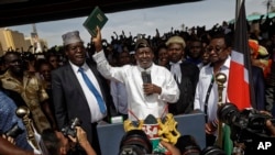 Raila Odinga akiapishwa