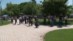 Струшки волонтери сами ги чистеа плажите на Охридското езеро кај Струга