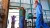 Los centros de detención de inmigrantes siempre han estado rodeados de polémica. Eso se ha exacerbado ahora con el peligro de contagio de coronavirus.