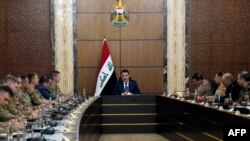 Thủ tướng Iraq Mohamed Shia al-Sudani trong cuộc gặp với các quan chức quân sự Iraq và đại diện lực lượng liên minh.