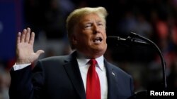 U.S. President Donald Trump acknowledges supporters as he arrives for a campaign rally at the Allen County War Memorial Coliseum in Fort Wayne, Indiana, Nov. 5, 2018. 