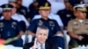 El embajador de EE.UU. en Colombia, Philip Goldberg, asiste a una ceremonia de la Fuerza Aérea de Filipinas, cuando se desempeñaba como embajador en ese país, el 24 de octubre de 2016.
