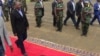 Le président Joseph Kabila à l'aéroport de Kavumu, à Bukavu, Sud-Kivu, RDC, 22 décembre 2015. (VOA/Ernest Muhero)