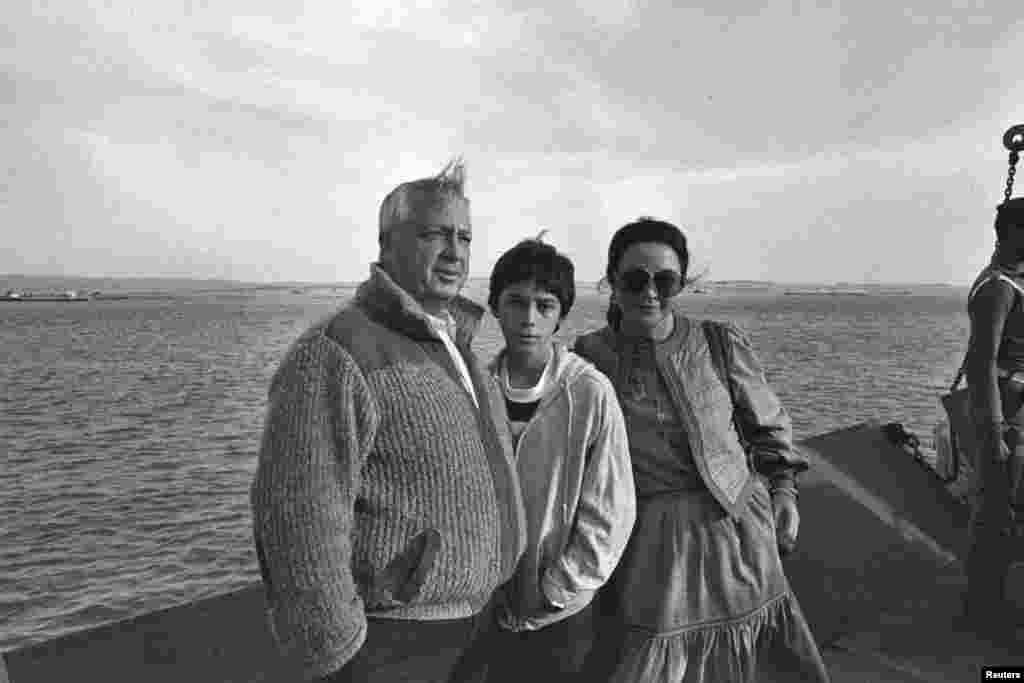 Israeli Defence Minister Ariel Sharon stands with his wife Lily and their son while visiting the Suez Canal area, Jan. 19, 1982.