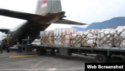新加坡空軍C-130運輸機載運救援物資降落台灣花蓮機場(台灣軍事新聞通訊社網頁截圖)