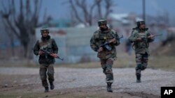 Indian army soldiers arrive at the site of a gun battle, on the outskirts of Srinagar, Indian-controlled Kashmir, Feb. 20, 2016.