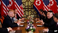 도널드 트럼프 미국 대통령과 김정은 북한 국무위원장은 지난달 28일 베트남 하노이에서 열린 확대정상회담에서 합의를 도출하지 못했다.