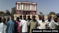 Trabalhadores do estaleiro do Governo do Namibe protestam