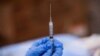 La castración química, explica la médico sexóloga Luz Jaimes, busca disminuir la testosterona en sangre cuando el abusador es varón, para que la hormona no intensifique el impulso sexual y “dispare” las ideas de abuso infantil. 