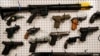 Des armes saisies par la police à Los Angeles le 13 février 2019.